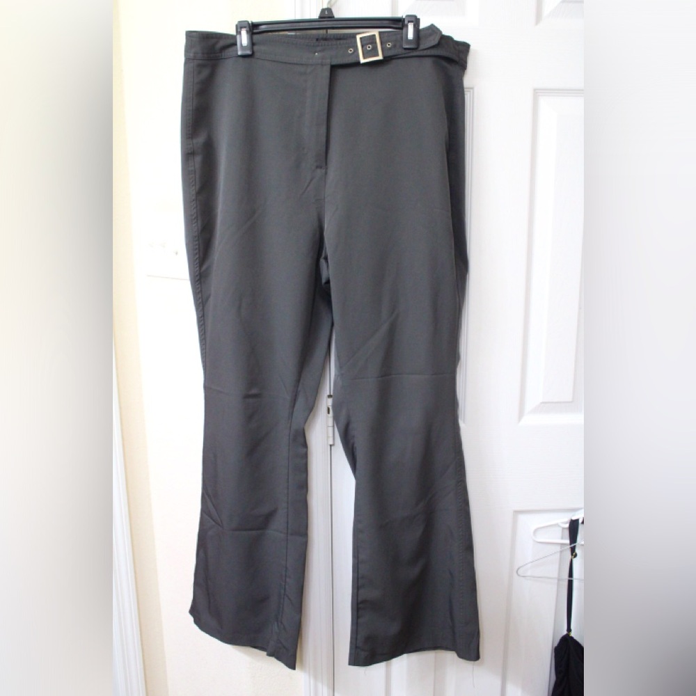 No boundaries stretch woman’s plus wide leg pants size 20W dark gray in color